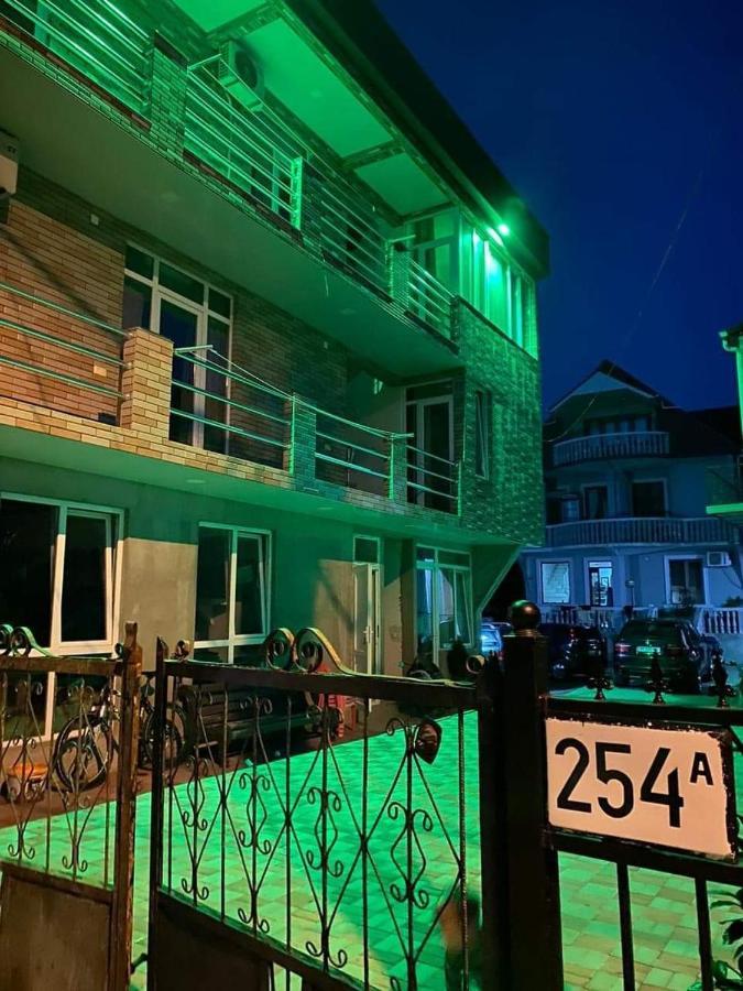 Guest House "Sulo" Kobuleti Bagian luar foto