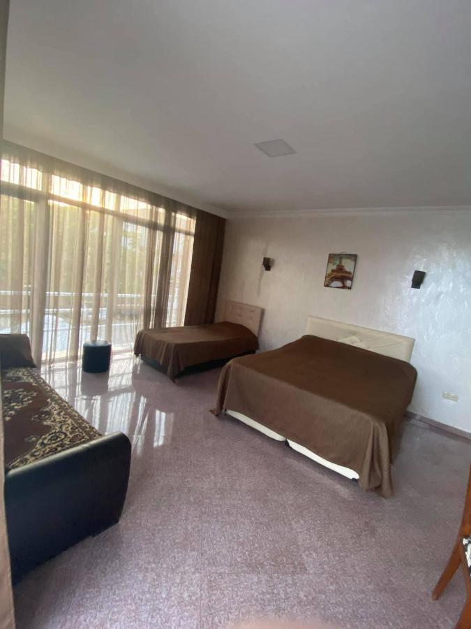 Guest House "Sulo" Kobuleti Bagian luar foto