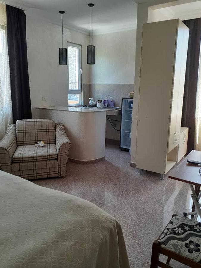 Guest House "Sulo" Kobuleti Bagian luar foto