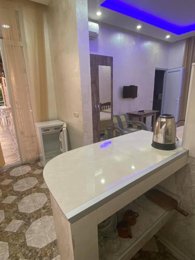Guest House "Sulo" Kobuleti Bagian luar foto