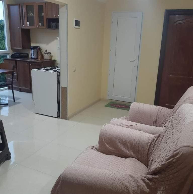 Guest House "Sulo" Kobuleti Bagian luar foto