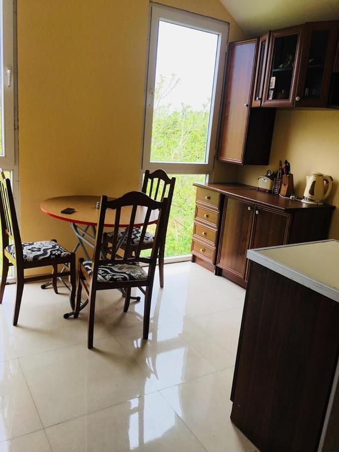 Guest House "Sulo" Kobuleti Bagian luar foto