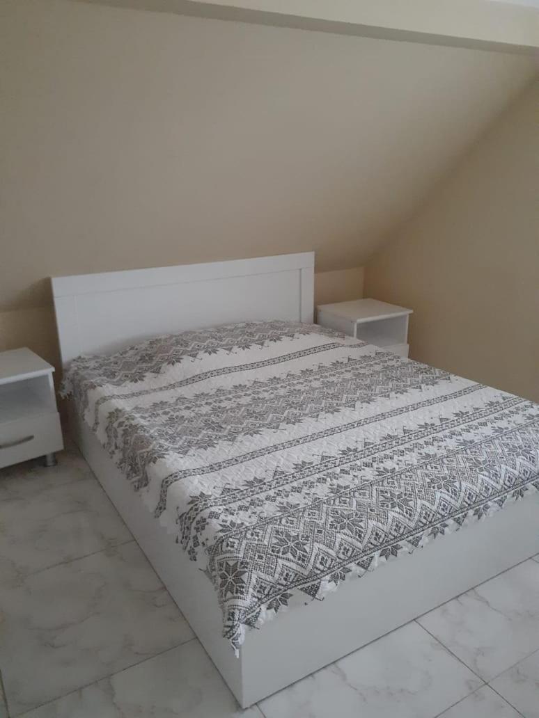 Guest House "Sulo" Kobuleti Bagian luar foto