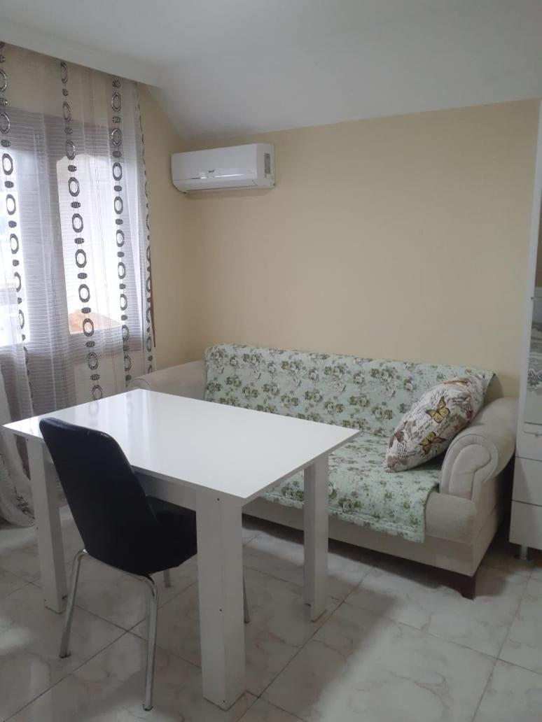 Guest House "Sulo" Kobuleti Bagian luar foto