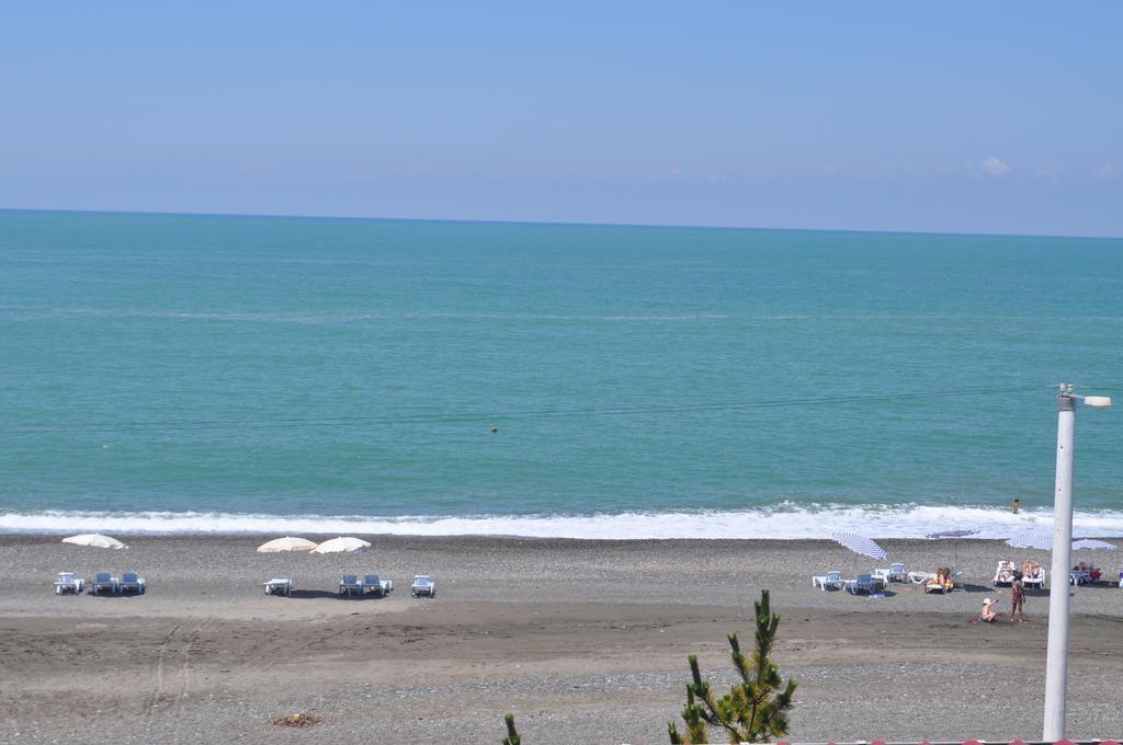 Guest House "Sulo" Kobuleti Bagian luar foto