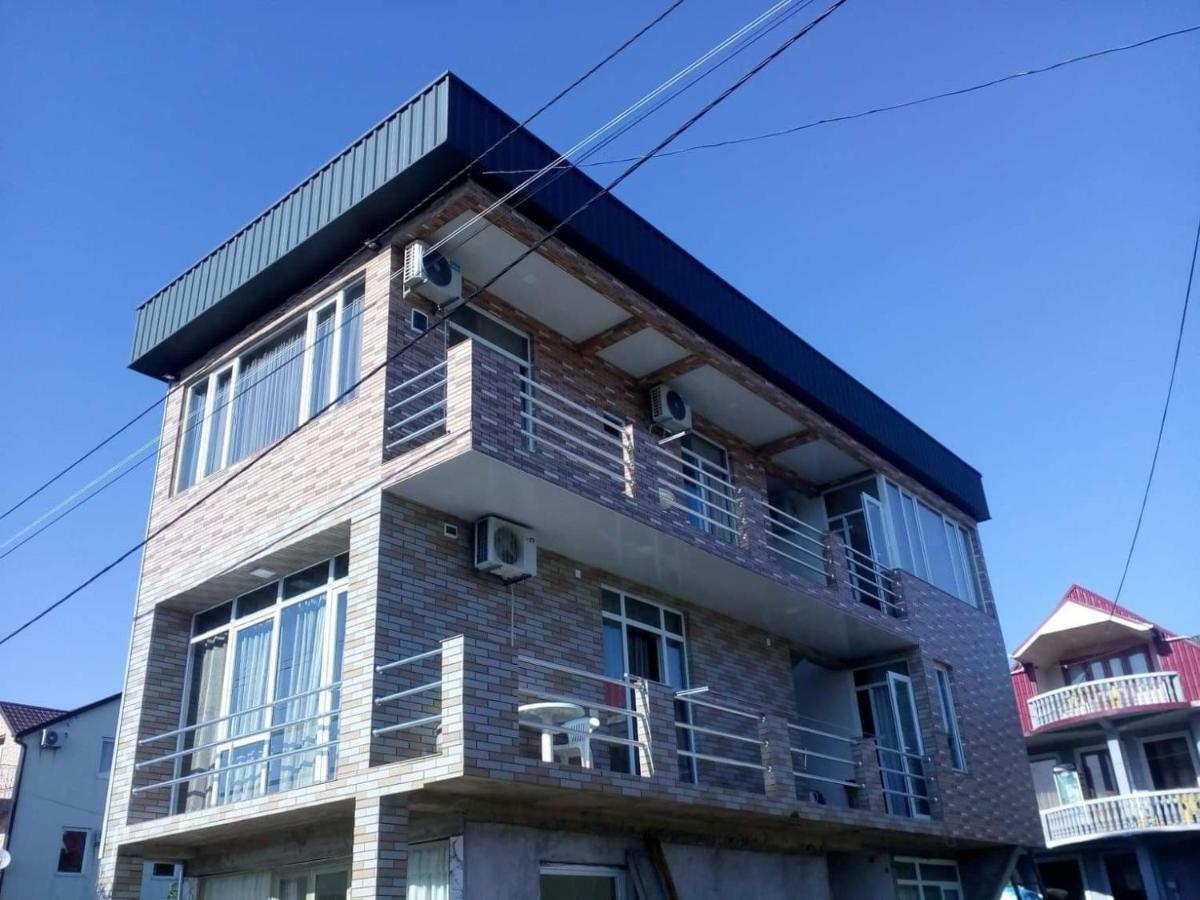 Guest House "Sulo" Kobuleti Bagian luar foto